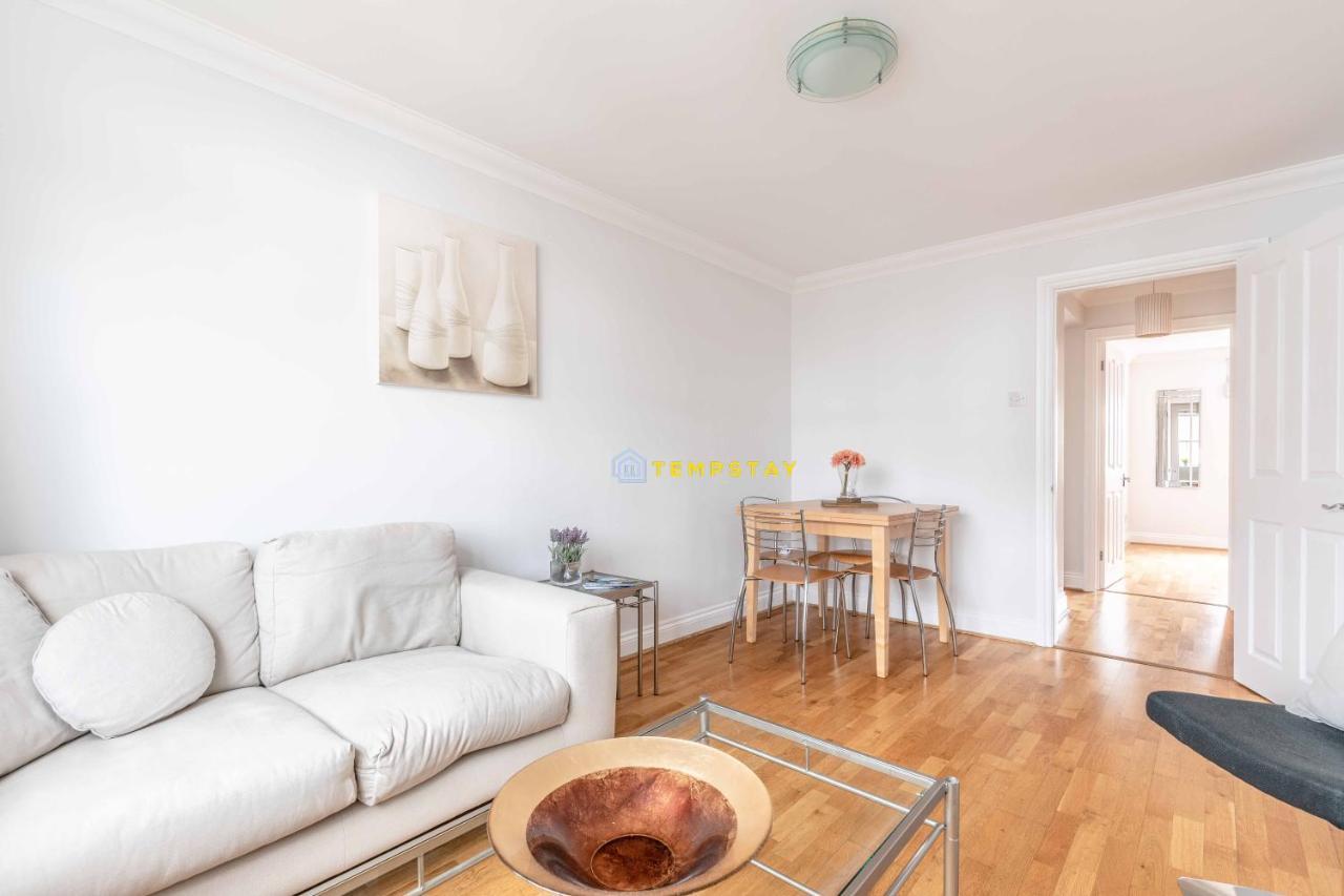 Perfect Spot In Central Windsor & Free Parking! Экстерьер фото